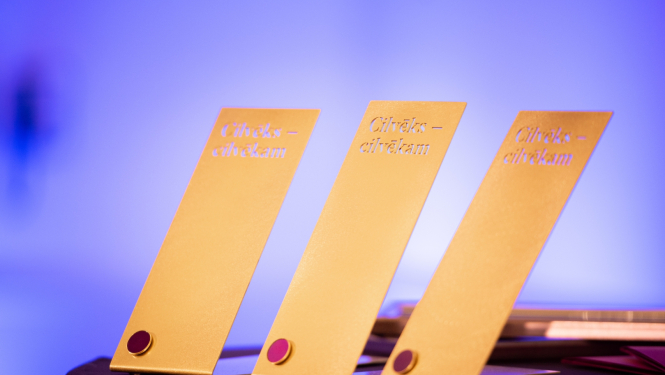 Cilvēks - cilvēkam