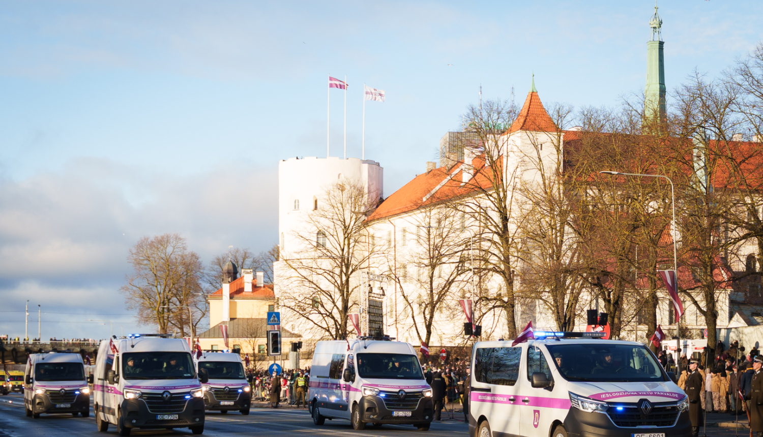 Ieslodzījuma vietu pārvaldes Konvojēšanas vienība pirmo reizi piedalās vaalsts svētku militāraajā parādē