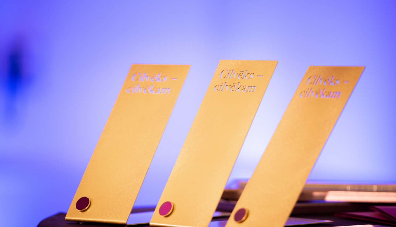 Cilvēks - cilvēkam