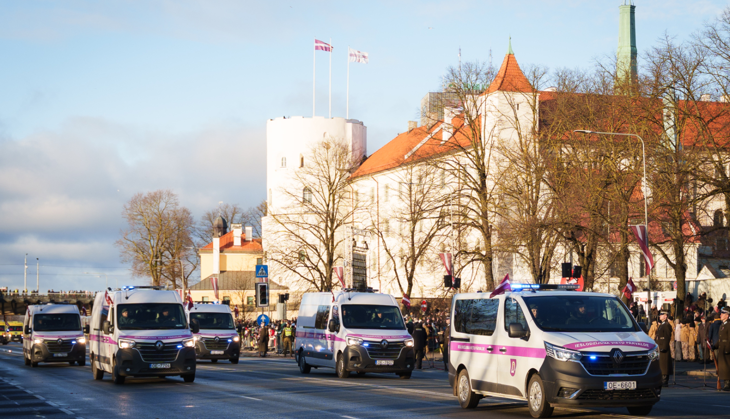 Ieslodzījuma vietu pārvaldes Konvojēšanas vienība pirmo reizi piedalās vaalsts svētku militāraajā parādē